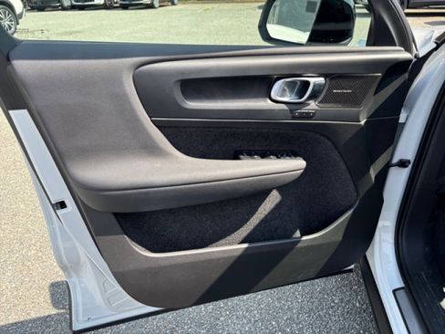 Used 2023 Volvo XC40 Recharge Ultimate w/ Protection Package Premier image 20