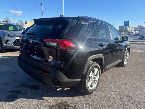 Used 2021 Toyota RAV4 XLE w/ Convenience Package image 9