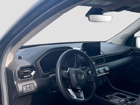 Used 2025 Honda Pilot Elite image 9