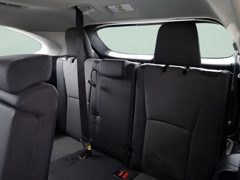 Used 2023 Toyota Highlander LE AWD/4WD image 23