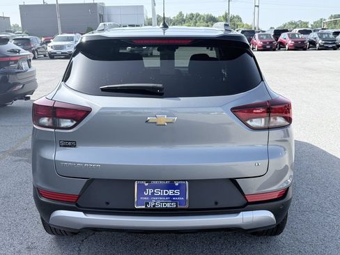 Used 2025 Chevrolet TrailBlazer LT w/ Convenience Package FWD image 6