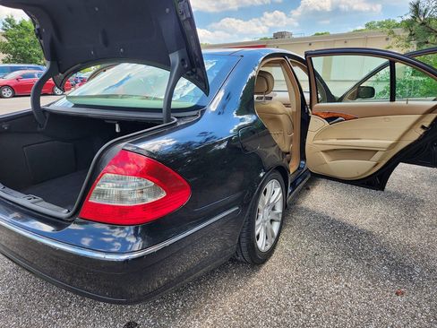Used 2009 Mercedes-Benz E 350 4MATIC Sedan image 34
