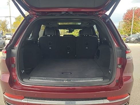 Used 2022 Jeep Grand Cherokee Overland w/ Luxury Tech Group IV image 24