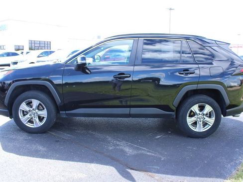 Used 2023 Toyota RAV4 XLE AWD/4WD image 4