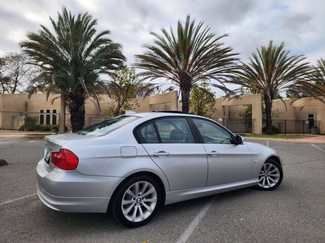 Used 2011 BMW 328i Sedan RWD image 8