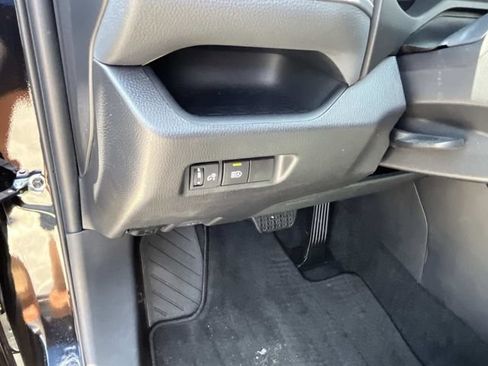 Used 2025 Toyota RAV4 XLE FWD image 34