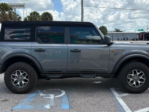 Used 2025 Ford Bronco Badlands AWD/4WD image 2