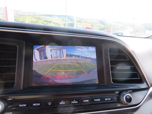 Used 2020 Hyundai Elantra SEL image 30