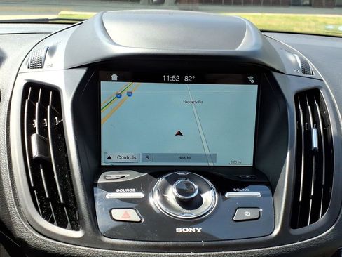 Used 2019 Ford Escape Titanium AWD/4WD image 15