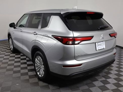 Used 2025 Mitsubishi Outlander ES image 6