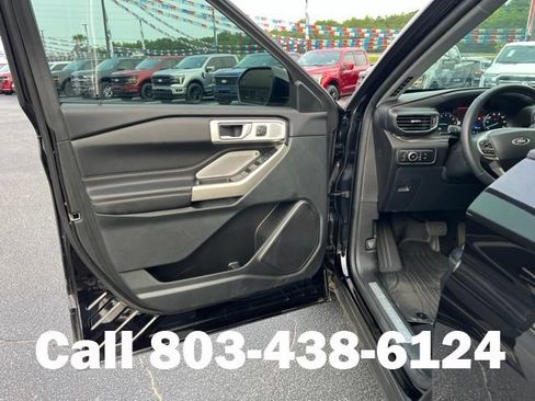 Used 2024 Ford Explorer Limited w/ Limited Technology Package RWD image 4