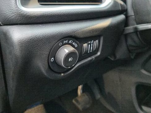 Used 2023 Chrysler Pacifica Limited w/ Uconnect Theater Family Group AWD/4WD image 14