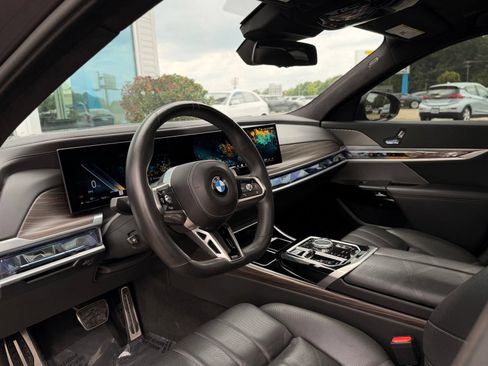 Used 2023 BMW 760i xDrive AWD/4WD image 25