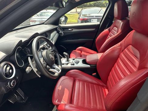 Used 2022 Alfa Romeo Stelvio Veloce AWD/4WD image 15