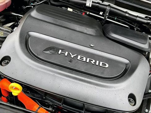 Used 2023 Chrysler Pacifica Touring-L image 34