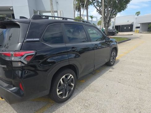 Used 2025 Subaru Forester Premium AWD/4WD image 4