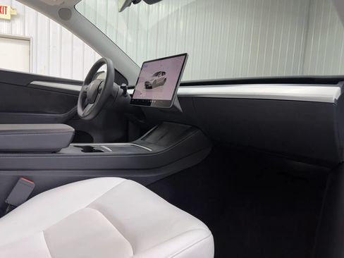 Used 2024 Tesla Model Y Long Range AWD/4WD image 14