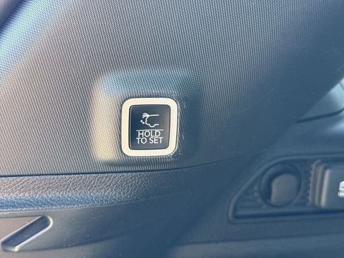 Used 2025 Jeep Grand Cherokee Altitude AWD/4WD image 18