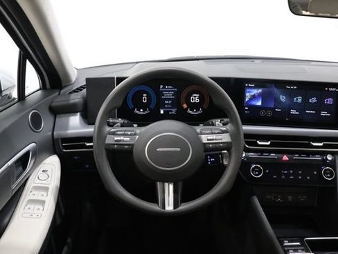Used 2025 Hyundai Sonata SEL FWD image 11