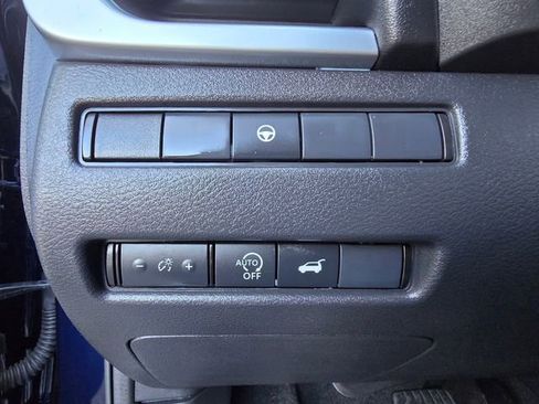 Used 2025 Nissan Rogue SV image 17