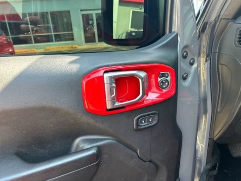 Used 2018 Jeep Wrangler Unlimited Sport S AWD/4WD image 35