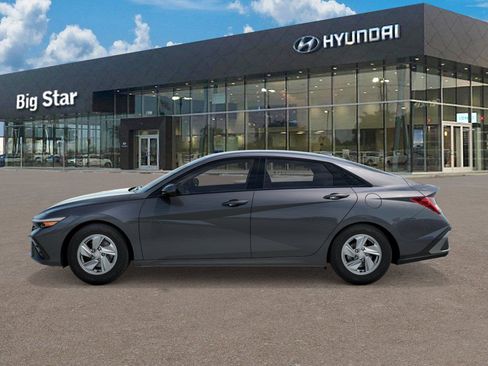 New 2026 Hyundai Elantra SE FWD image 3