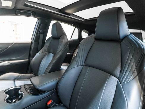 Certified 2022 Toyota Venza Limited w/ Advanced Technology Package AWD/4WD image 6