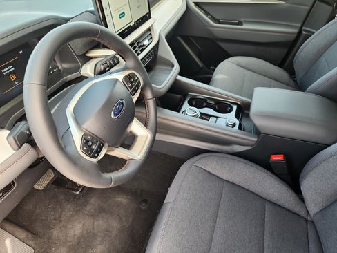 New 2026 Ford Explorer Active RWD image 9