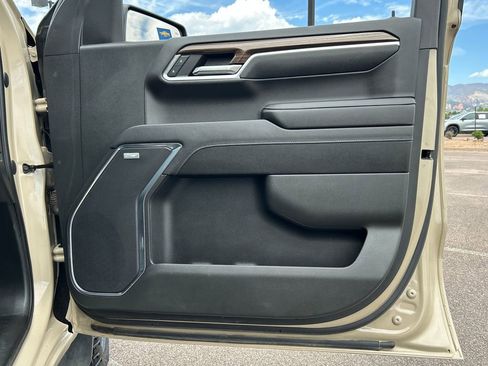 Used 2023 Chevrolet Silverado 1500 LT Trail Boss w/ LT Trail Boss Premium Package AWD/4WD image 30