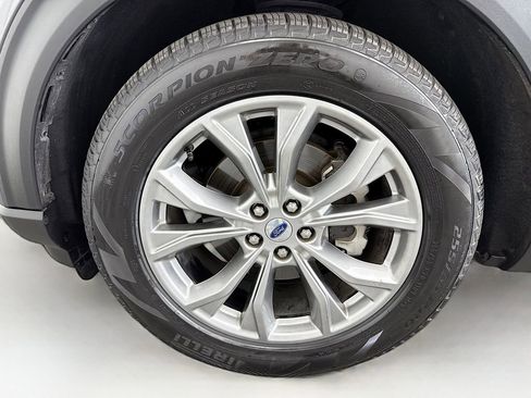 Used 2022 Ford Explorer XLT w/ Equipment Group 202A image 30