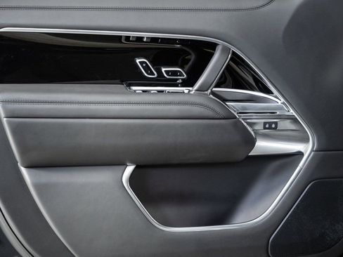 Used 2023 Land Rover Range Rover SE image 6