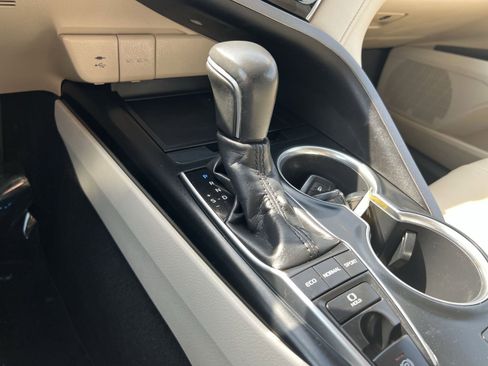 Used 2018 Toyota Camry XLE FWD image 21