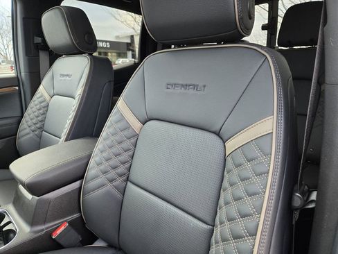 New 2026 GMC Canyon Denali image 16