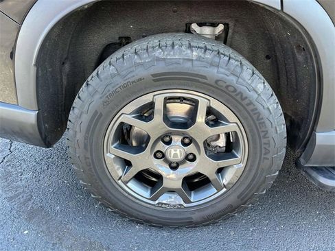 Used 2025 Honda Pilot TrailSport image 11