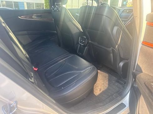 Used 2019 Lincoln Nautilus Select AWD/4WD image 6