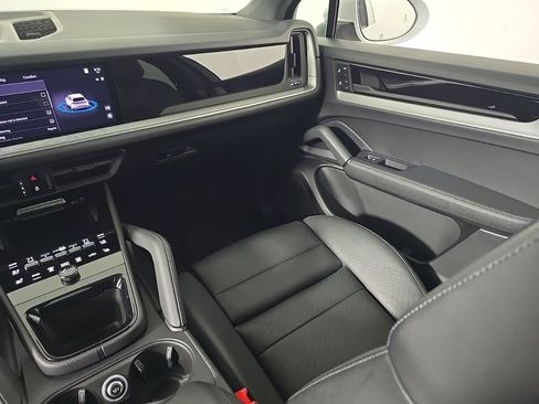 Certified 2024 Porsche Cayenne AWD/4WD image 24