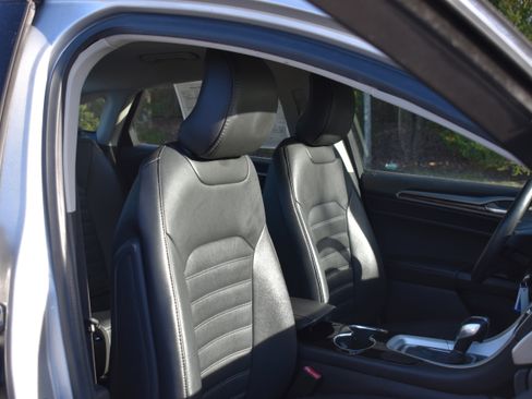 Used 2016 Ford Fusion SE w/ Equipment Group 202A image 24