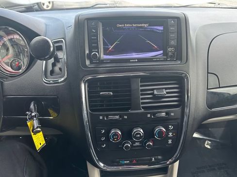 Used 2019 Dodge Grand Caravan SXT FWD image 16