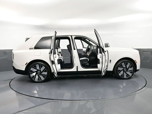 New 2026 Rolls-Royce Cullinan AWD/4WD image 40