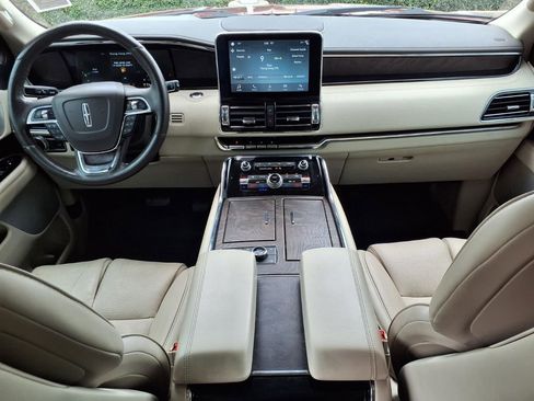 Used 2019 Lincoln Navigator Reserve AWD/4WD image 8