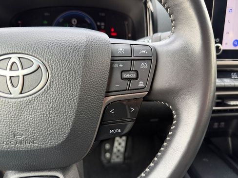 Used 2025 Toyota Camry SE FWD image 16