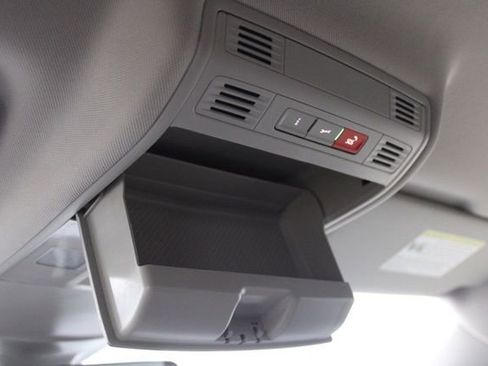 New 2026 Volkswagen Taos SE image 32