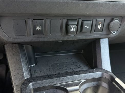Used 2020 Toyota Tacoma TRD Off-Road AWD/4WD image 21