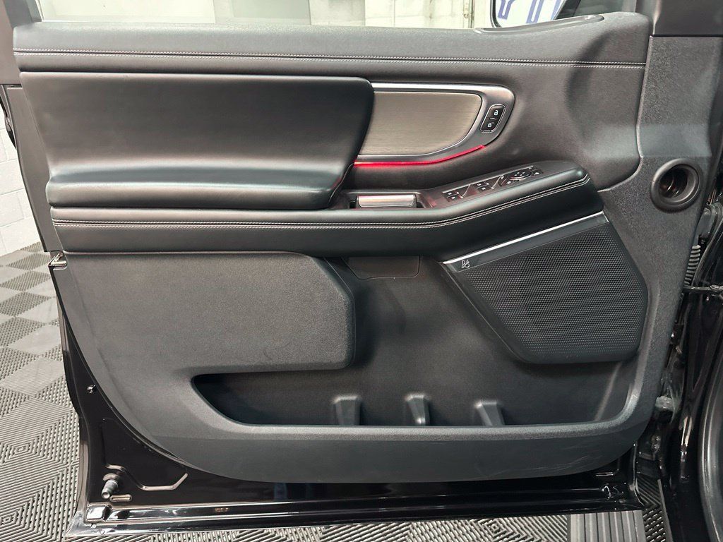 Used 2025 Ford Expedition Max Platinum AWD/4WD image 16