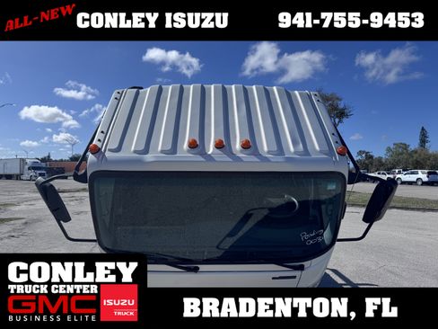 Used 2019 Isuzu NPR image 11