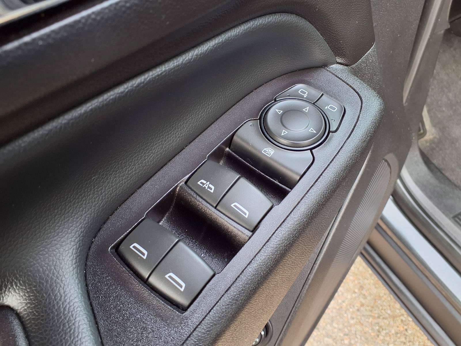 Used 2018 Chevrolet Equinox LT w/ Sun & Infotainment Package FWD image 14