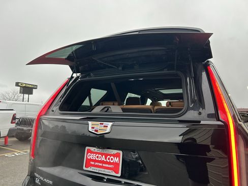 Used 2023 Cadillac Escalade Sport image 15