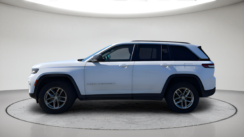 Used 2024 Jeep Grand Cherokee Laredo X w/ Trailer Tow Package AWD/4WD image 8
