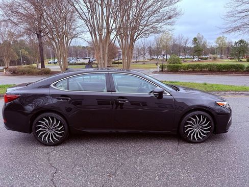 Used 2016 Lexus ES 350 350 SUNROOF/PUSH BUTTON START/ w/ Accessory Package image 12