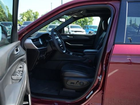 Used 2024 Jeep Grand Cherokee L Altitude AWD/4WD image 14
